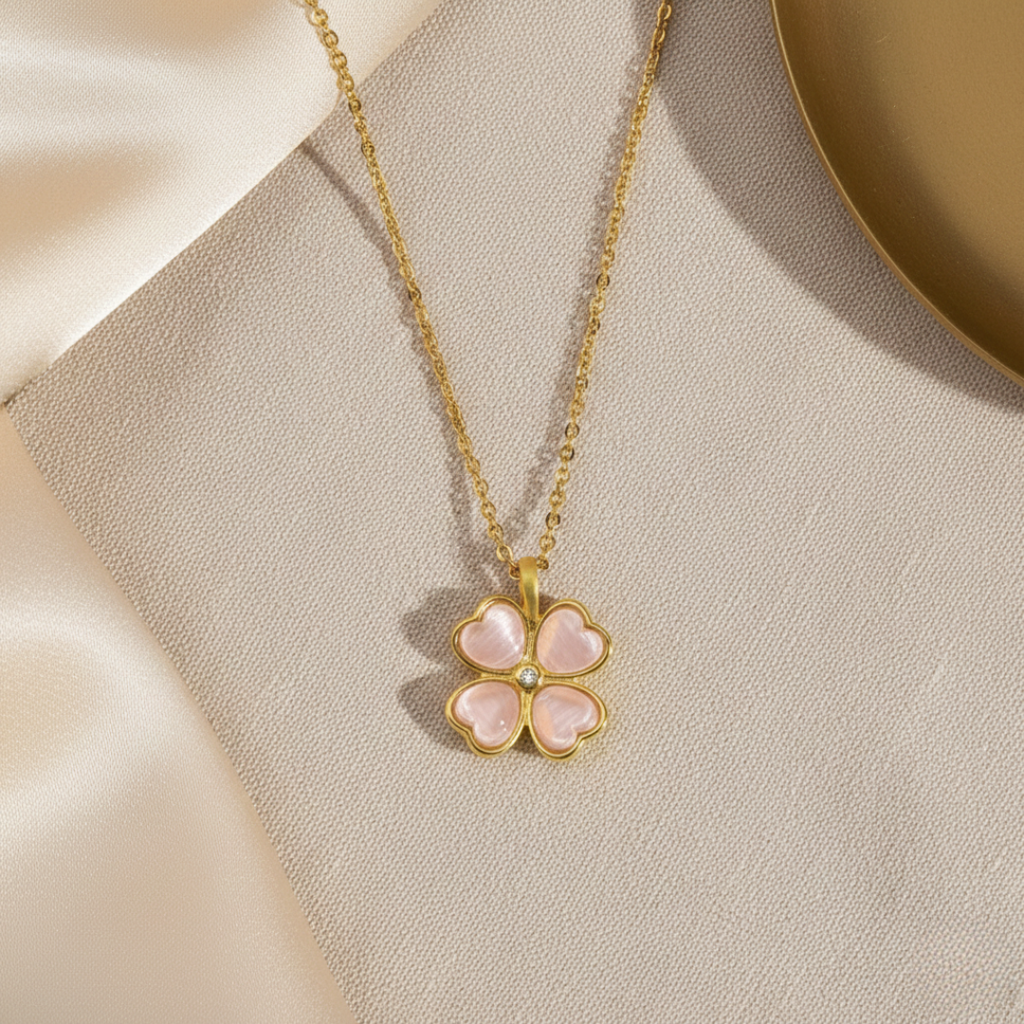 The Loving Heart - Rose Gold Clover Necklace