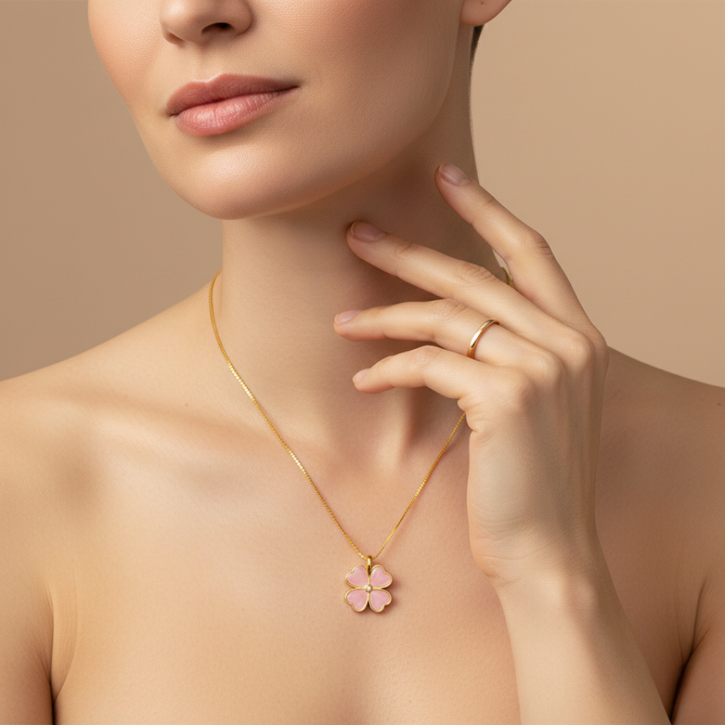 The Loving Heart - Rose Gold Clover Necklace