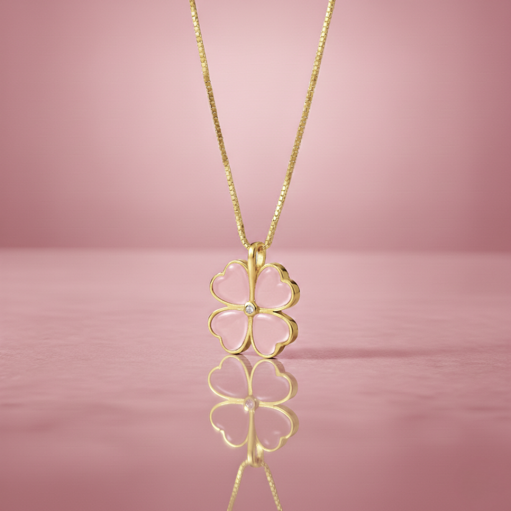 The Loving Heart - Rose Gold Clover Necklace